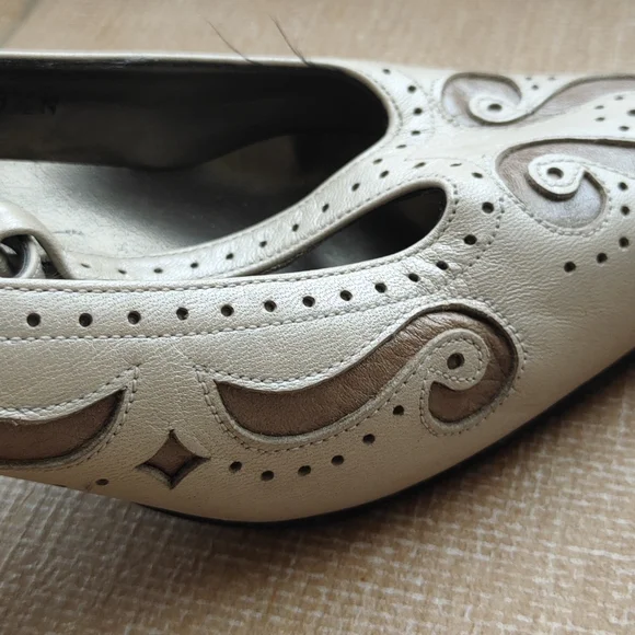 Ladies strappy leather heels. Size USA 8 1/2 Narrow.Vintage - Picture 7 of 8